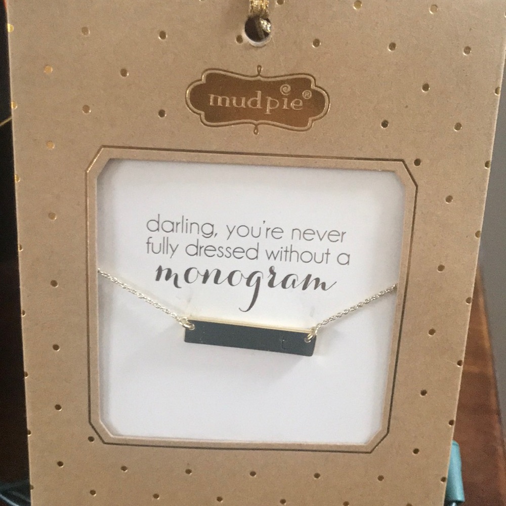 Mud pie monogrammed “T” necklace